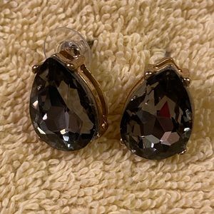 Fun teardrop earrings in gold setting
